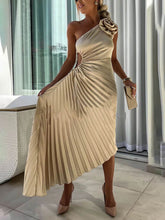 Carica l&#39;immagine nel visualizzatore di Gallery, Romantic Night Guilloche Stretch Hollow One Shoulder Pleated Maxi Dress