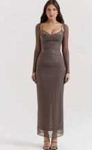 Indlæs billede til gallerivisning aikergood Rouge Off the Shoulder Maxi Dress