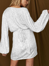 Laden Sie das Bild in den Galerie-Viewer, V-Neck Long Puff Sleeve Sparkly Sequin Wrap Mini Dress