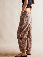 Load image into Gallery viewer, Leopard Print Barrel Jeans