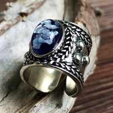 Laden Sie das Bild in den Galerie-Viewer, Bohemian and Green Turquoise Ring Bold Statement Piece