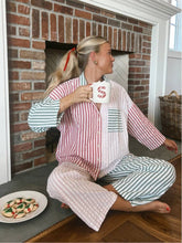 Görseli Galeri görüntüleyiciye yükleyin, Holiday Tri-Stripe Pajama Set