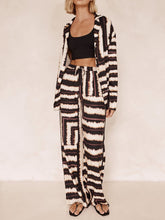 Laden Sie das Bild in den Galerie-Viewer, Signature Strip Textured Chocolate Print Baggy Pants