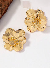 Load image into Gallery viewer, Flower Earrings