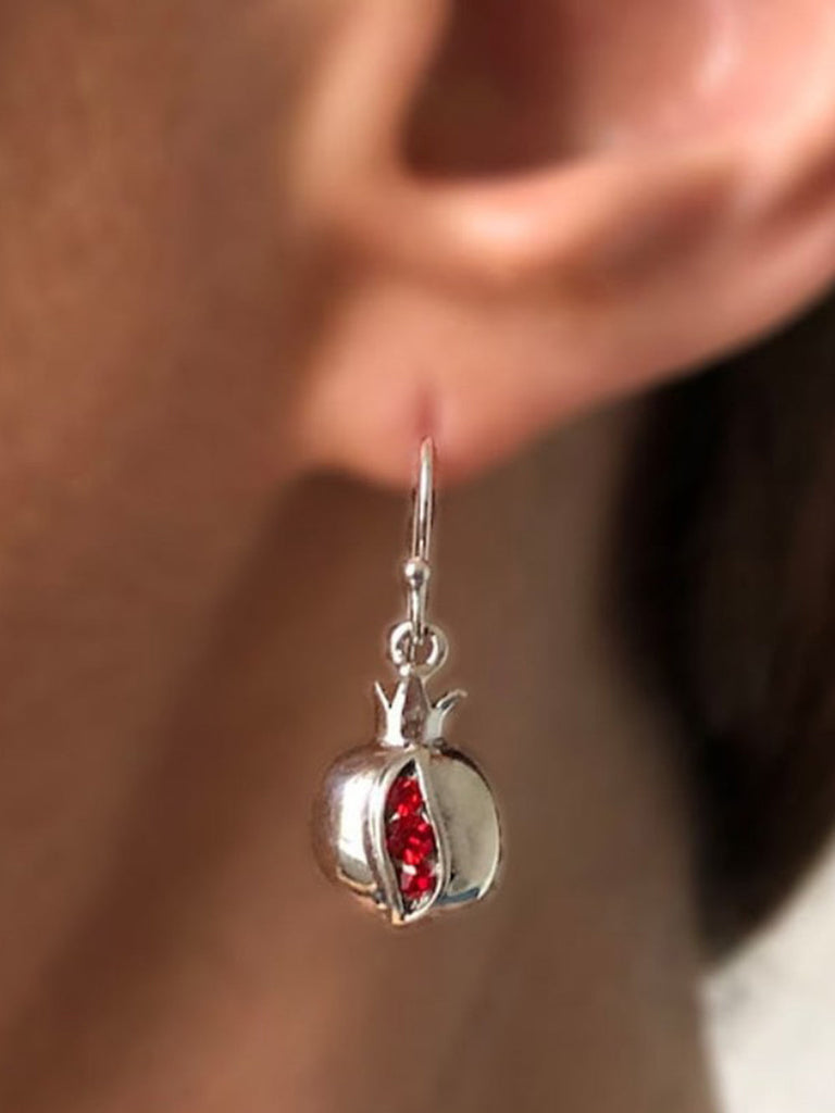 Boucle d'oreille en argent et rubis au design de grenade royale