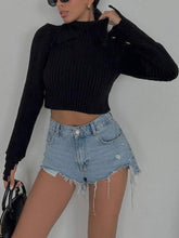 Laden Sie das Bild in den Galerie-Viewer, Pointed Shirt Long Collar Crop Sweater