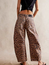 Load image into Gallery viewer, Leopard Print Barrel Jeans