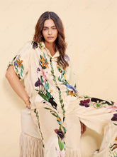 Görseli Galeri görüntüleyiciye yükleyin, Sophisticated Feel Satin Unique Print Button Down Oversized Blouse