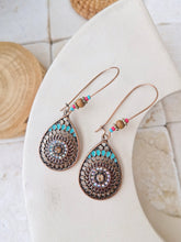 Lataa kuva Galleria-katseluun, Vintage Crystal Carved Hook Drop Dangle Ethnic Earrings