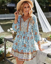 Laden Sie das Bild in den Galerie-Viewer, V-neck Printed Casual Bohemian Short Dress