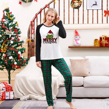 Laden Sie das Bild in den Galerie-Viewer, Merry Christmas Green Plaid and Black Pajamas Set