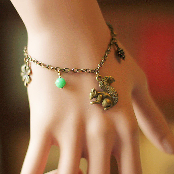 Bracelet de Noël fait main en perles de forêt et flocons de neige