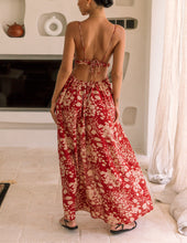 Laden Sie das Bild in den Galerie-Viewer, Red Floral Print Plunge Neckline Maxi Dress