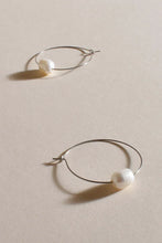 Load image into Gallery viewer, Simple Pearl Fine Wire Hoops - Cream/Silver