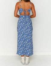 Laden Sie das Bild in den Galerie-Viewer, Delphine Blue Floral Midi Dress