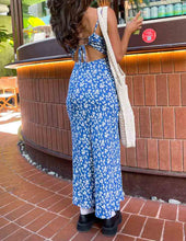 Carregar imagem no visualizador da galeria, Delphine Blue Floral Midi Dress