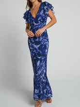 Laden Sie das Bild in den Galerie-Viewer, V Neck Flutter Sleeve Maxi Dress In Navy Swirl