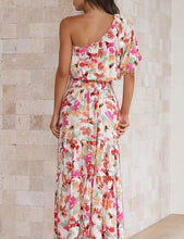 Carregar imagem no visualizador da galeria, Floral Print One Shoulder Crop Top Tiered Skirt Suits