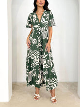 Laden Sie das Bild in den Galerie-Viewer, Short Sleeve Resort Print Midi Dress