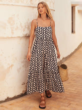 Carregar imagem no visualizador da galeria, Strappy Square Neck Split Maxi Dress