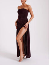 Görseli Galeri görüntüleyiciye yükleyin, Strapless Slinky Maxi Dress With Split - Burgundy
