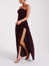 Görseli Galeri görüntüleyiciye yükleyin, Strapless Slinky Maxi Dress With Split - Burgundy