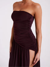 Görseli Galeri görüntüleyiciye yükleyin, Strapless Slinky Maxi Dress With Split - Burgundy