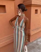 Carica l&#39;immagine nel visualizzatore di Gallery, Popular Contrasting Lace V-neck Suspender Backless Beach Dress