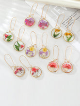 Load image into Gallery viewer, Boho Preserved Flower Resin Embossed Earrings