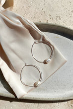 Load image into Gallery viewer, Simple Pearl Fine Wire Hoops - Cream/Silver