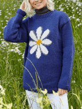 Indlæs billede til gallerivisning Vintage Daisy Pattern Sweater Denim