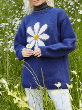 Indlæs billede til gallerivisning Vintage Daisy Pattern Sweater Denim