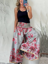 Lataa kuva Galleria-katseluun, Fun Times Printed Pocketed Smocked Wide Leg Pants