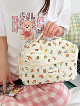 Laden Sie das Bild in den Galerie-Viewer, Portable Large Capacity Floral Bear Makeup Bag