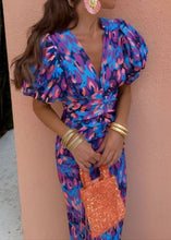 Carica l&#39;immagine nel visualizzatore di Gallery, Stylish and Vibrant Dress