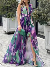 Laden Sie das Bild in den Galerie-Viewer, Sleeveless Deep V Pleated Maxi Dress