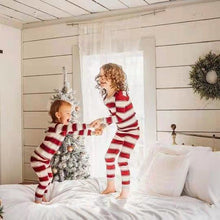 Laden Sie das Bild in den Galerie-Viewer, Red and White Striped Round Collar Matching Pajamas Set