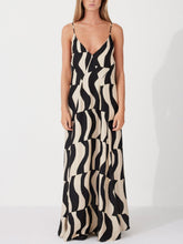 Laden Sie das Bild in den Galerie-Viewer, Scooped Back Relaxed Fit Style Maxi Dress