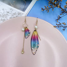 Laden Sie das Bild in den Galerie-Viewer, Butterfly Wing Rainbow Gold Foil Cicada Wing Tassel Earrings