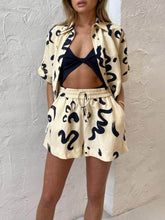 Lataa kuva Galleria-katseluun, Unique Warm Sun Print Loose Shirt Shorts Set