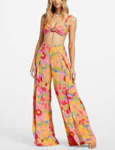 Laden Sie das Bild in den Galerie-Viewer, Split Spirit Floral Pants