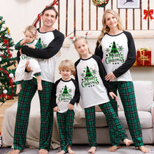 Laden Sie das Bild in den Galerie-Viewer, Merry Christmas Green Plaid and Black Pajamas Set