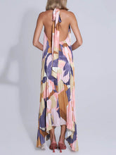 Laden Sie das Bild in den Galerie-Viewer, Stylish Pleated Halterneck Strappy Backless Midi Dress