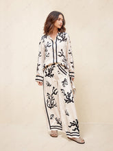 Laden Sie das Bild in den Galerie-Viewer, Wide-Leg Silhouette Printed Pants