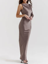 Laden Sie das Bild in den Galerie-Viewer, Smoke One Sleeve Maxi Dress