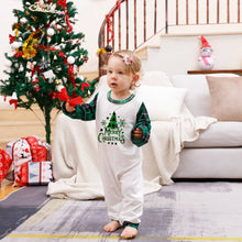 Indlæs billede til gallerivisning Merry Christmas Green Plaid and Black Pajamas Set