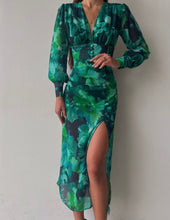 Laden Sie das Bild in den Galerie-Viewer, Calista Green Bloom V-neck Long Sleeve Maxi Dress