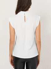 Carica l&#39;immagine nel visualizzatore di Gallery, Mock Neck Cap Sleeve Blouse