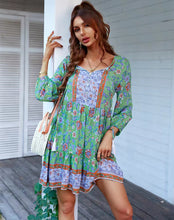 Laden Sie das Bild in den Galerie-Viewer, V-neck Printed Casual Bohemian Short Dress