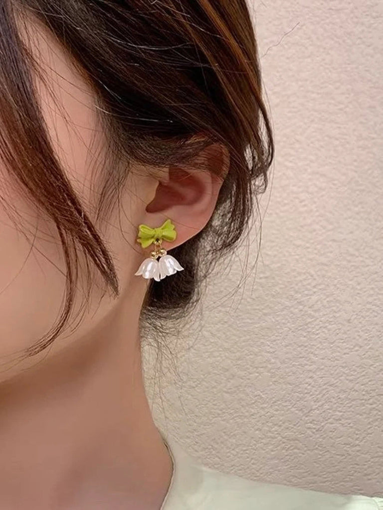 Boucles d'oreilles à pompons mignonnes - Tulipes, nœud, fleurs de fée blanches